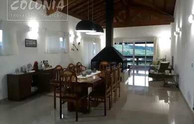 Imagem: A casa à venda possui 4 Dormitórios, 5 Banheiros, 3 Vagas