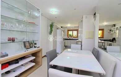 Imagem: A casa possui 2 Dormitórios, 1 Banheiro, 2 Vagas na garagem