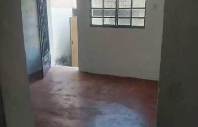 Imagem: A casa possui 1 Dormitório, 1 Banheiro e 55m² de Área e está