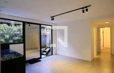 Imagem: O apartamento possui 2 Dormitórios, 2 Banheiros, 2 Vagas na