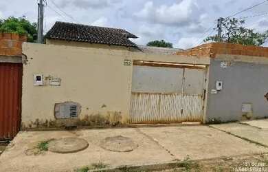 Imagem: A casa possui 2 Dormitórios, 1 Banheiro, 1 Vaga na garagem