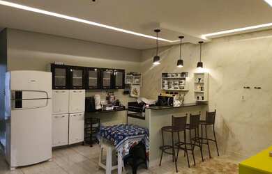 Imagem: A casa possui 2 Dormitórios, 2 Banheiros, 1 Vaga na garagem