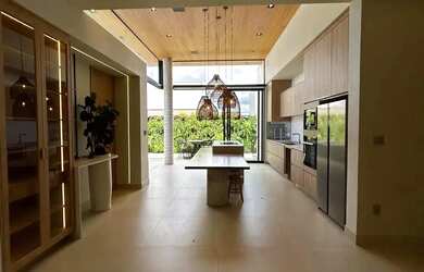 Imagem: A casa em condomínio possui 3 Dormitórios, 5 Banheiros, 226m²