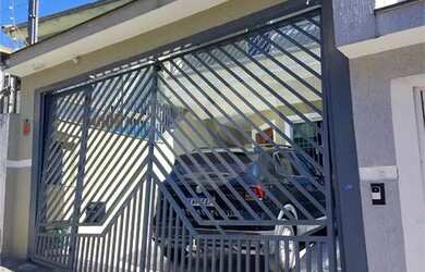 Imagem: A casa possui 3 Dormitórios, 2 Banheiros, 2 Vagas na garagem