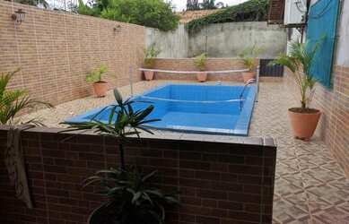 Imagem: A casa possui 5 Dormitórios, 4 Banheiros, 3 Vagas na garagem