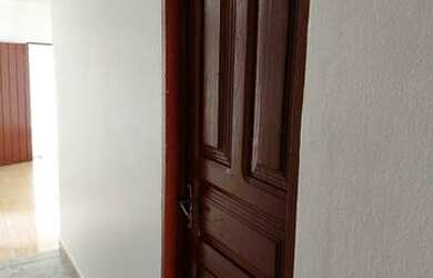 Imagem: A casa possui 3 Dormitórios, 1 Banheiro, 2 Vagas na garagem