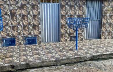 Imagem: A casa possui 2 Dormitórios, 1 Banheiro e está localizado