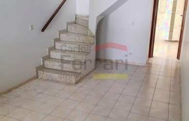 Imagem: A casa possui 2 Dormitórios, 2 Banheiros, 2 Vagas na garagem