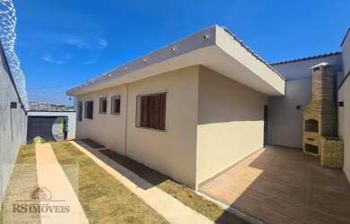 Imagem: A casa possui 2 Dormitórios, 2 Banheiros, 5 Vagas na garagem