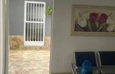 Imagem: A casa possui 4 Dormitórios, 3 Banheiros, 140m² de Área e