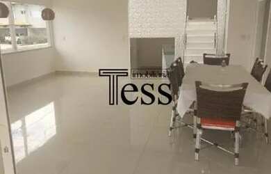 Imagem: A casa em condomínio possui 4 Dormitórios, 5 Banheiros, 370m²