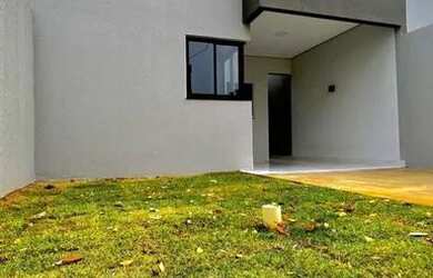 Imagem: A casa possui 3 Dormitórios, 2 Banheiros e está localizado