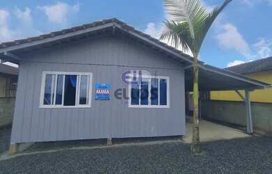 Imagem: A casa possui 2 Dormitórios, 1 Banheiro, 1 Vaga na garagem