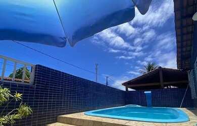 Imagem: A casa possui 3 Dormitórios, 2 Banheiros, 1 Vaga na garagem