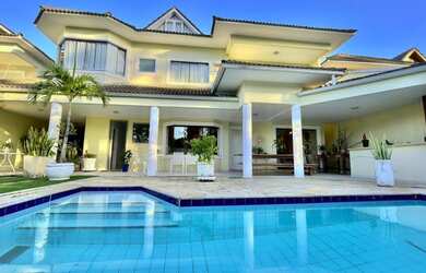 Imagem: A casa em condomínio possui 4 Dormitórios, 5 Banheiros, 5