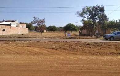 Imagem: O terreno possui 300m² de Área e está localizado em Luzimangues