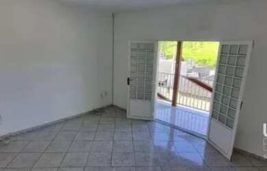 Imagem: A casa possui 2 Dormitórios, 1 Banheiro, 4 Vagas na garagem