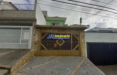 Imagem: A casa possui 3 Dormitórios, 3 Banheiros, 2 Vagas na garagem