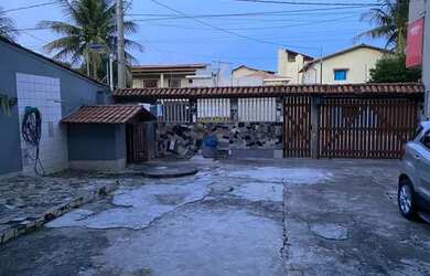 Imagem: A casa possui 3 Dormitórios, 2 Banheiros, 1 Vaga na garagem