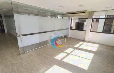 Imagem: O depósito possui 5 Vagas na garagem e 125m² de Área e está