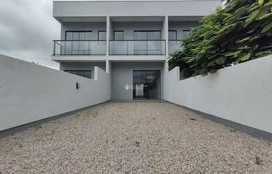 Imagem: A casa possui 3 Dormitórios, 1 Banheiro, 90m² de Área e