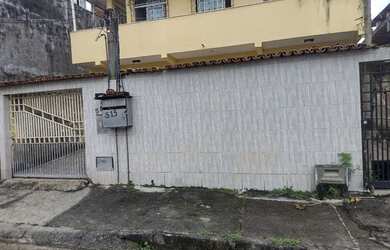 Imagem: A casa possui 2 Dormitórios, 2 Banheiros, 2 Vagas na garagem