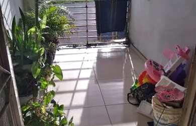 Imagem: A casa possui 3 Dormitórios, 2 Banheiros, 1 Vaga na garagem