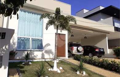 Imagem: A casa em condomínio possui 3 Dormitórios, 4 Banheiros, 2