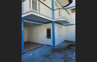 Imagem: A casa em condomínio possui 3 Dormitórios, 2 Banheiros, 2