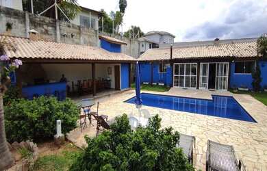 Imagem: A casa em condomínio possui 4 Dormitórios, 4 Banheiros, 5