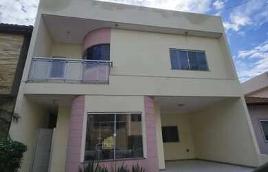 Imagem: A casa possui 4 Dormitórios, 5 Banheiros, 1 Vaga na garagem