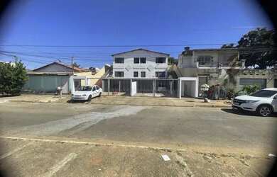 Imagem: A casa possui 5 Dormitórios, 4 Banheiros, 5 Vagas na garagem