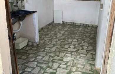 Imagem: A casa possui 1 Dormitório, 1 Banheiro, 100m² de Área, Varanda