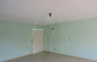 Imagem: A casa possui 3 Dormitórios, 3 Banheiros, 2 Vagas na garagem