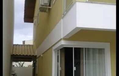 Imagem: A casa possui 2 Dormitórios, 2 Banheiros, 2 Vagas na garagem