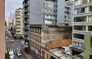 Imagem 4: Apartamento com 2 dormitórios, com sacada no Bairro Centro Histórico