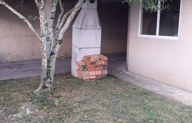 Imagem: A casa possui 2 Dormitórios, 1 Banheiro, 1 Vaga na garagem