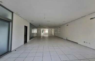 Imagem: O depósito possui 3 Vagas na garagem, 350m² de Área e está