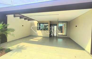 Imagem: A casa possui 2 Dormitórios, 3 Banheiros, 3 Vagas na garagem