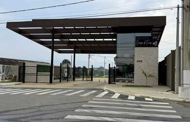 Imagem: O terreno possui 400m² de Área e está localizado em Piracangaguá