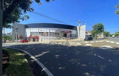 Imagem: O depósito possui 5 Vagas na garagem, 779m² de Área e está