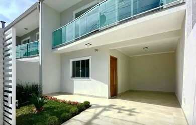 Imagem: A casa possui 3 Dormitórios, 2 Banheiros, 1 Vaga na garagem