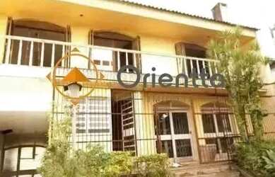 Imagem: A casa possui 3 Dormitórios, 5 Banheiros, 3 Vagas na garagem