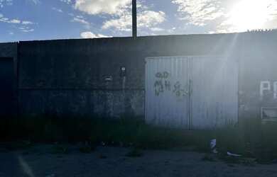 Imagem: A casa possui 2 Dormitórios, 1 Banheiro, 1 Vaga na garagem