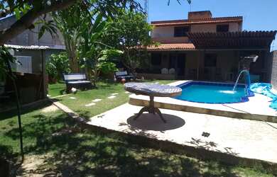 Imagem: A casa possui 4 Dormitórios, 4 Banheiros, 5 Vagas na garagem