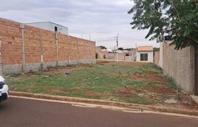 Imagem: O terreno possui 200m² de Área e está localizado em Cruz