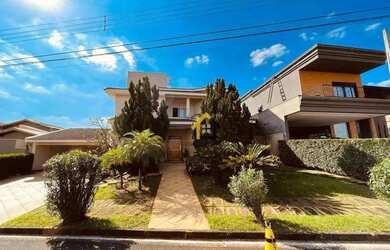 Imagem: A casa em condomínio para alugar possui 4 Dormitórios, 5 Banheiros