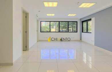 Imagem: O depósito possui 4 Vagas na garagem, 190m² de Área e está