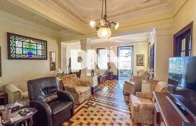 Imagem: A casa possui 5 Dormitórios, 5 Banheiros, 2 Vagas na garagem