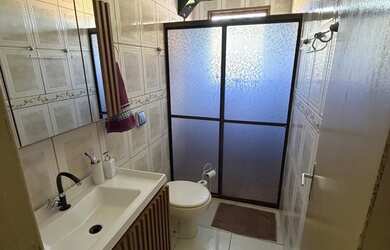 Imagem: A casa possui 2 Dormitórios, 1 Banheiro, 3 Vagas na garagem